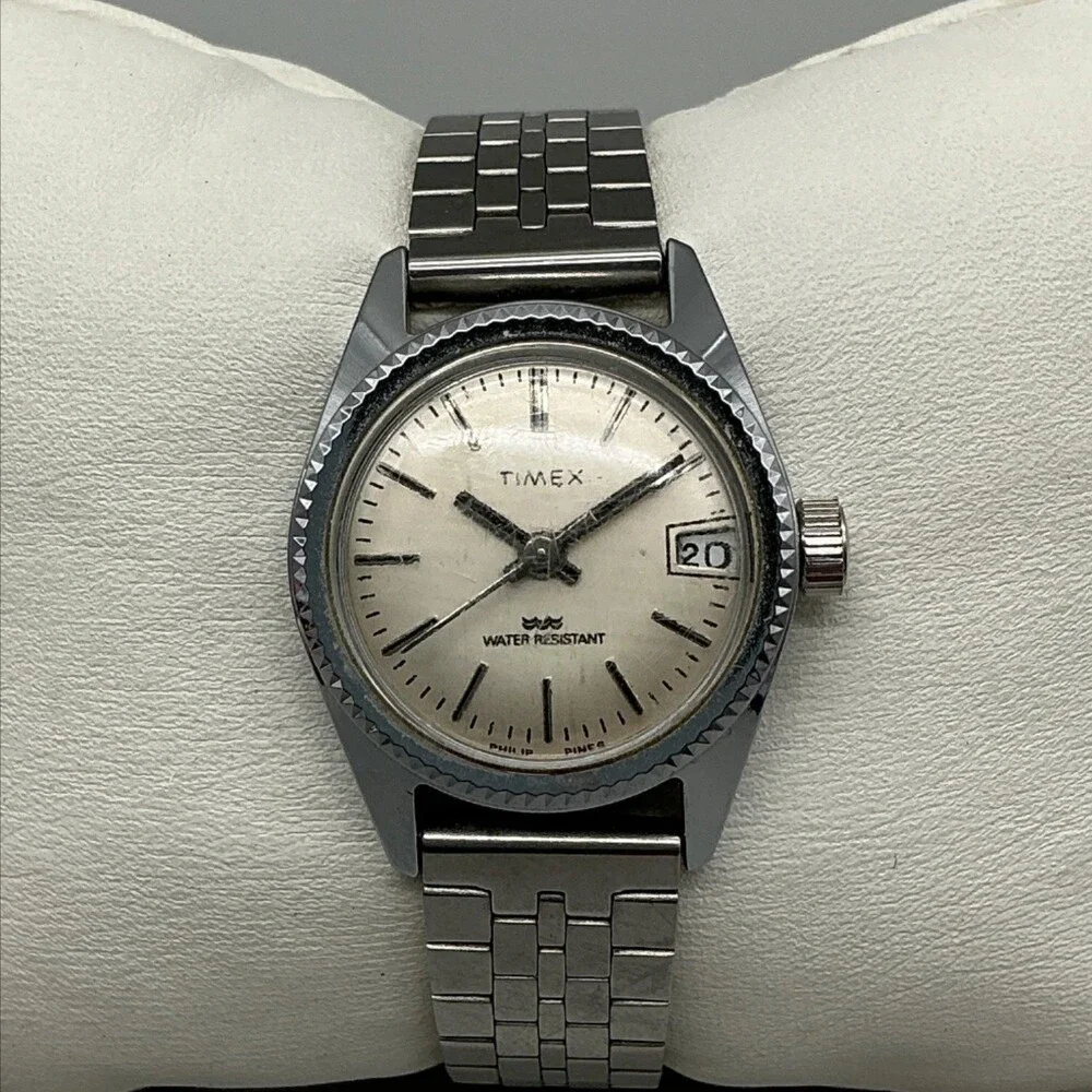 Vintage Timex Womens Watch 23mm Cream Dial Date Silver Tone Wind Bracelet